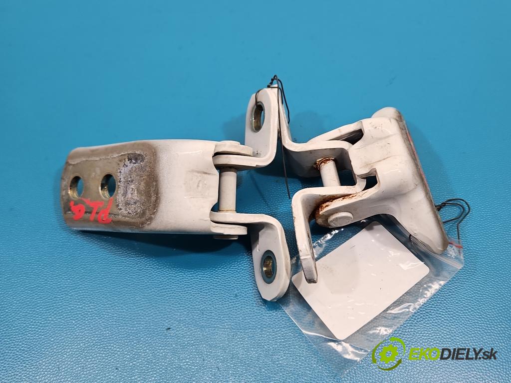 Toyota Aygo II 2014-2022 1.0 vvti 72 hp manual 53 kW 998 cm3 5- Závěs: dveře přední levý