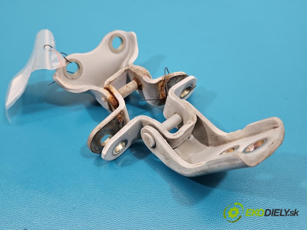 Toyota Aygo II 2014-2022 1.0 vvti 72 hp manual 53 kW 998 cm3 5- Závěs: dveře přední levý 