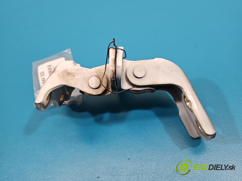 Toyota Aygo II 2014-2022 1.0 vvti 72 hp manual 53 kW 998 cm3 5- Závěs: dveře přední levý