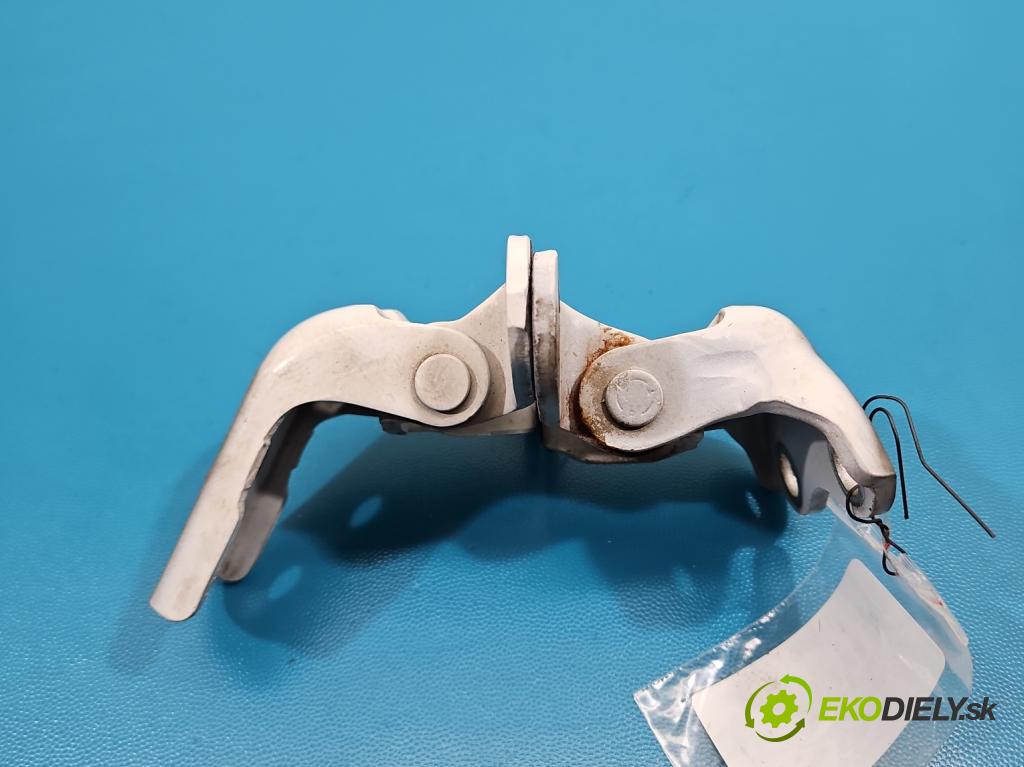 Toyota Aygo II 2014-2022 1.0 vvti 72 hp manual 53 kW 998 cm3 5- Závěs: dveře přední levý