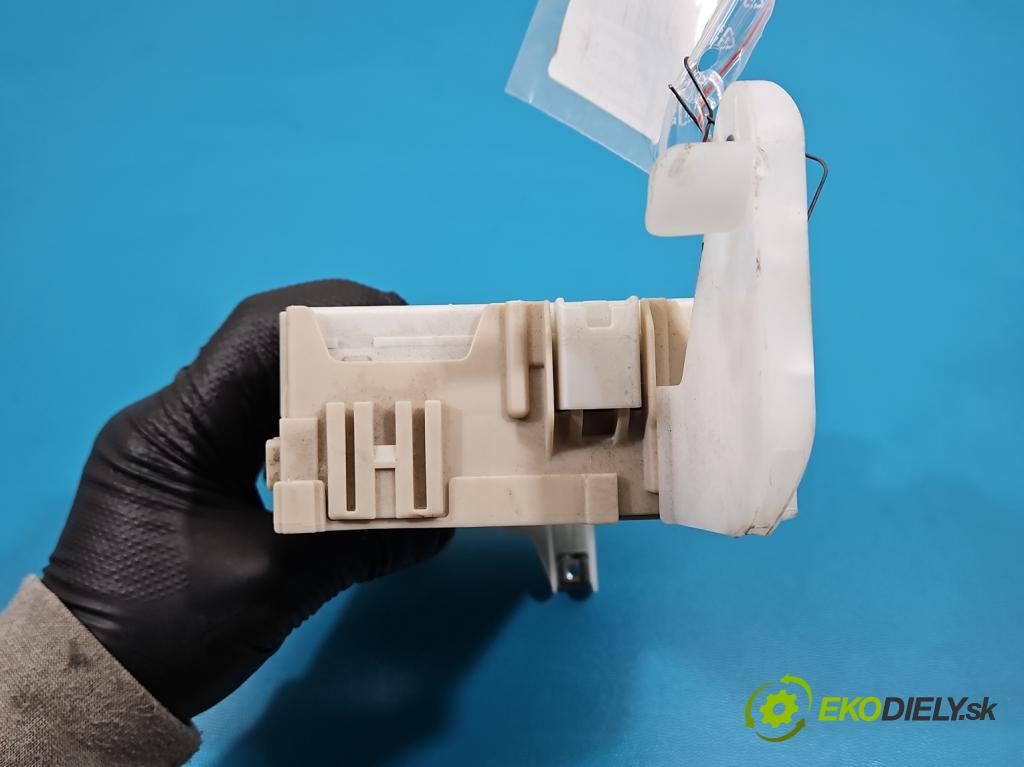 Toyota Aygo II 2014-2022 1.0 vvti 72 hp manual 53 kW 998 cm3 5- skříňka pojistková 89221-0H030 (Pojistková skříňka)