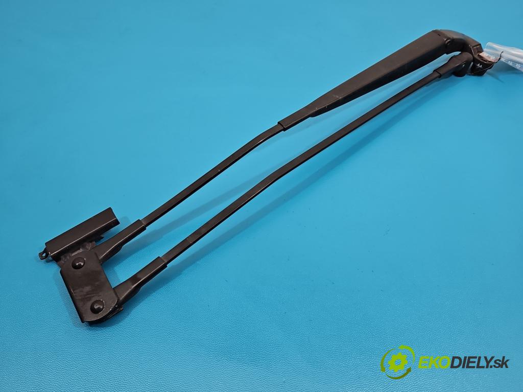 Toyota Aygo II 2014-2022 1.0 vvti 72 HP manual 53 kW 998 cm3 5- rameno stieračov predné komplet W000033349