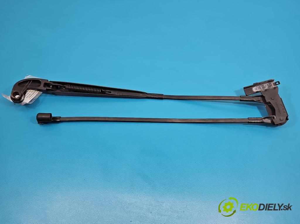 Toyota Aygo II 2014-2022 1.0 vvti 72 HP manual 53 kW 998 cm3 5- rameno stieračov predné komplet W000033349