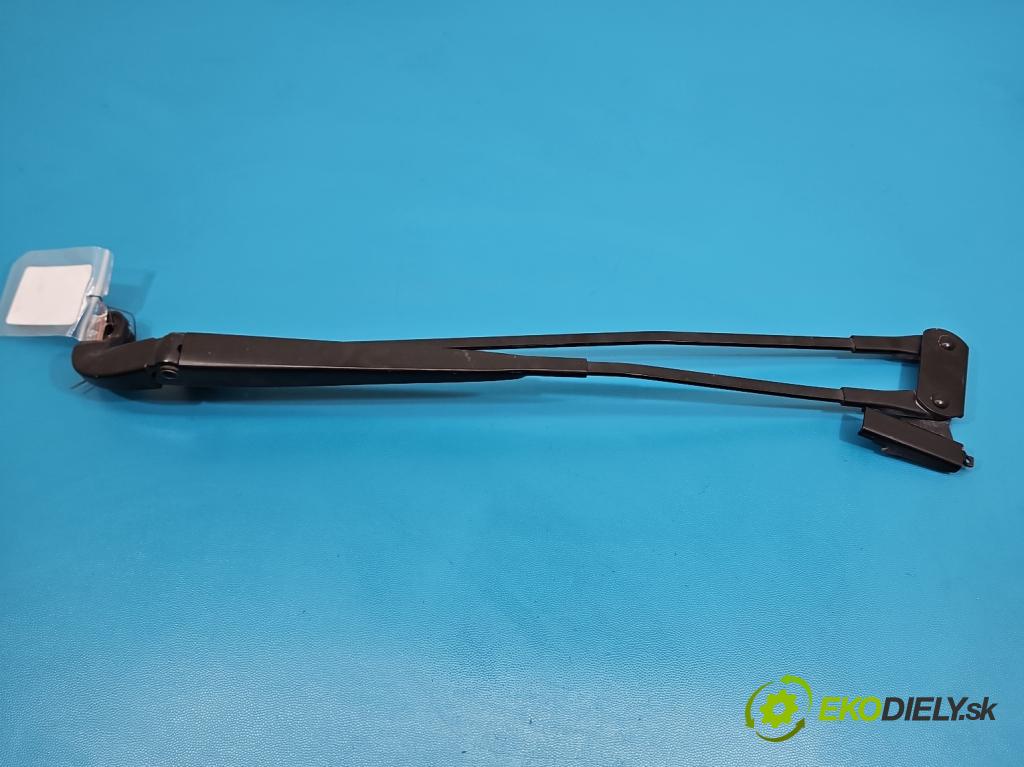 Toyota Aygo II 2014-2022 1.0 vvti 72 HP manual 53 kW 998 cm3 5- rameno stieračov predné komplet W000033349