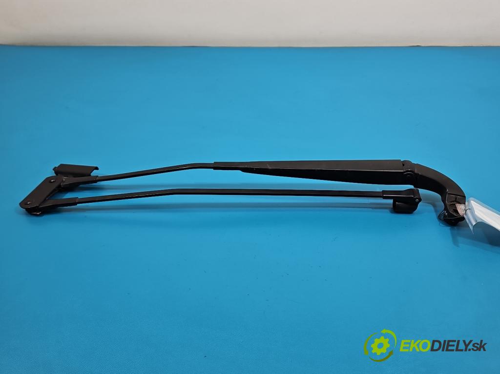 Toyota Aygo II 2014-2022 1.0 vvti 72 HP manual 53 kW 998 cm3 5- rameno stieračov predné komplet W000033349