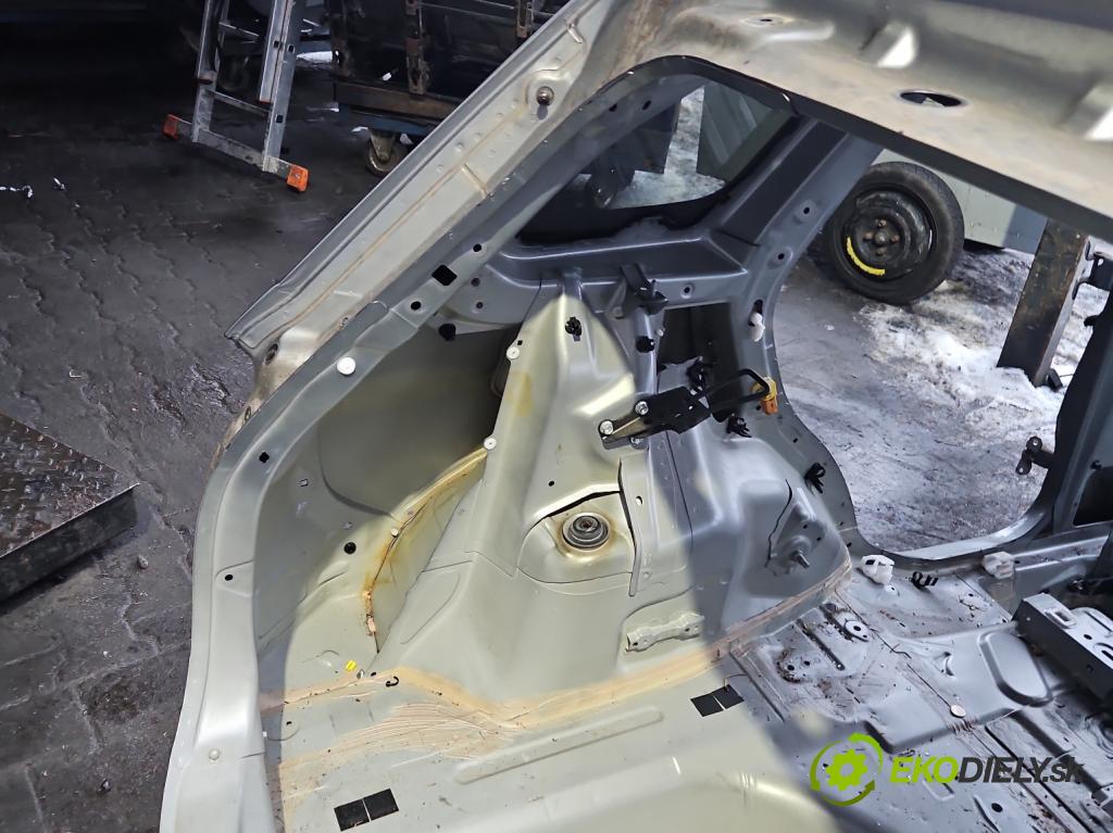 Suzuki Vitara II 2015- 1.6 16V 120 HP manual 88 kW 1586 cm3 5- blatník zadné ľavý