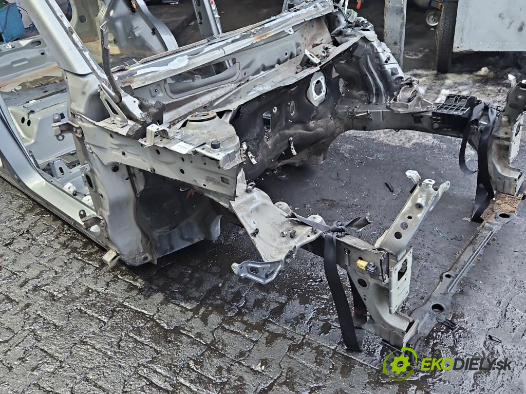 Suzuki Vitara II 2015- 1.6 16V 120 HP manual 88 kW 1586 cm3 5- štvrťka pravé 
