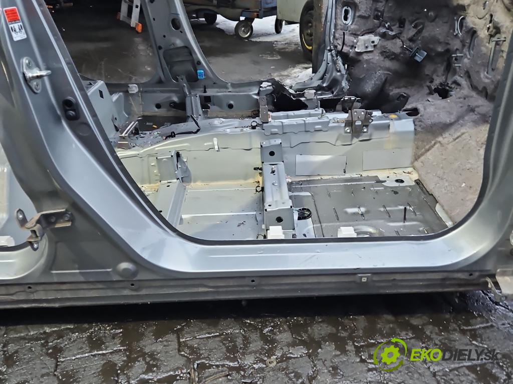 Suzuki Vitara II 2015- 1.6 16V 120 HP manual 88 kW 1586 cm3 5- Práh: pravý  (Karoséria ostatné)