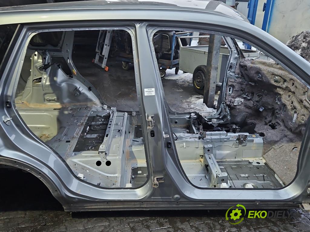 Suzuki Vitara II 2015- 1.6 16V 120 hp manual 88 kW 1586 cm3 5- práh pravý  (Karoserie ostatní)