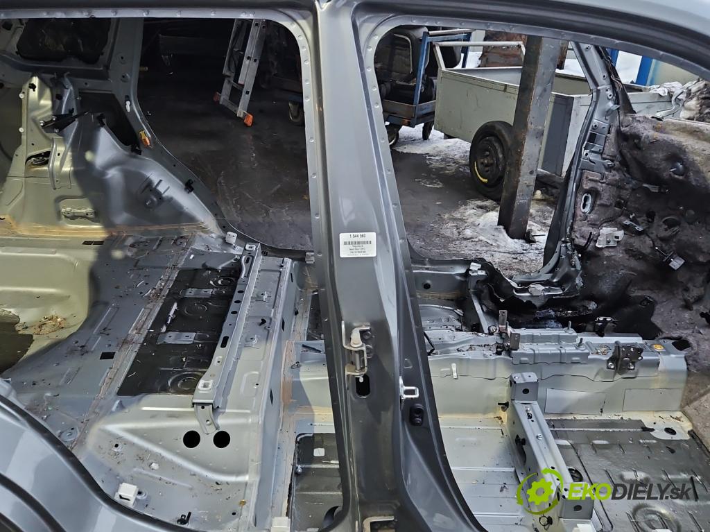 Suzuki Vitara II 2015- 1.6 16V 120 HP manual 88 kW 1586 cm3 5- Práh: pravý  (Karoséria ostatné)