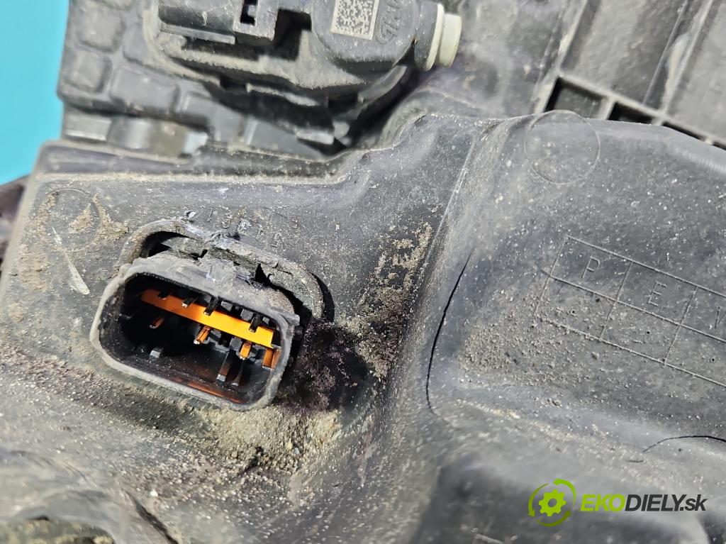 Renault Trafic III 2014 - 2.0 dci 120 HP manual 88 kW 1997 cm3 5- Reflektor: pravý 260109054R (Svetlo predné pravé)