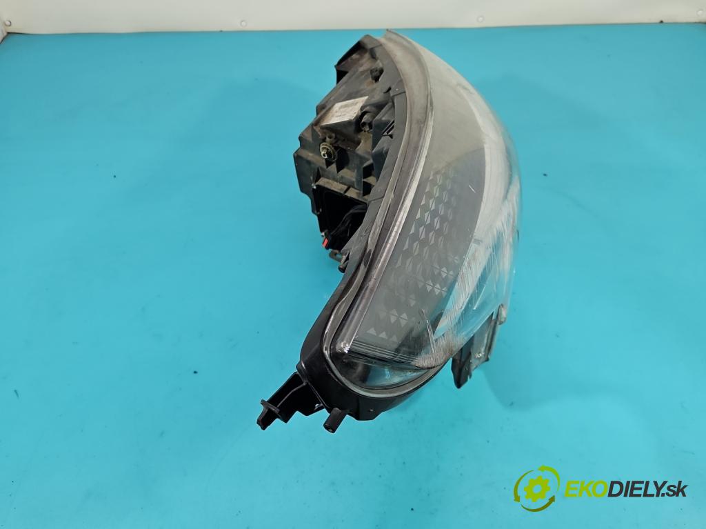 Renault Trafic III 2014 - 2.0 dci 120 HP manual 88 kW 1997 cm3 5- Reflektor: pravý 260109054R (Svetlo predné pravé)