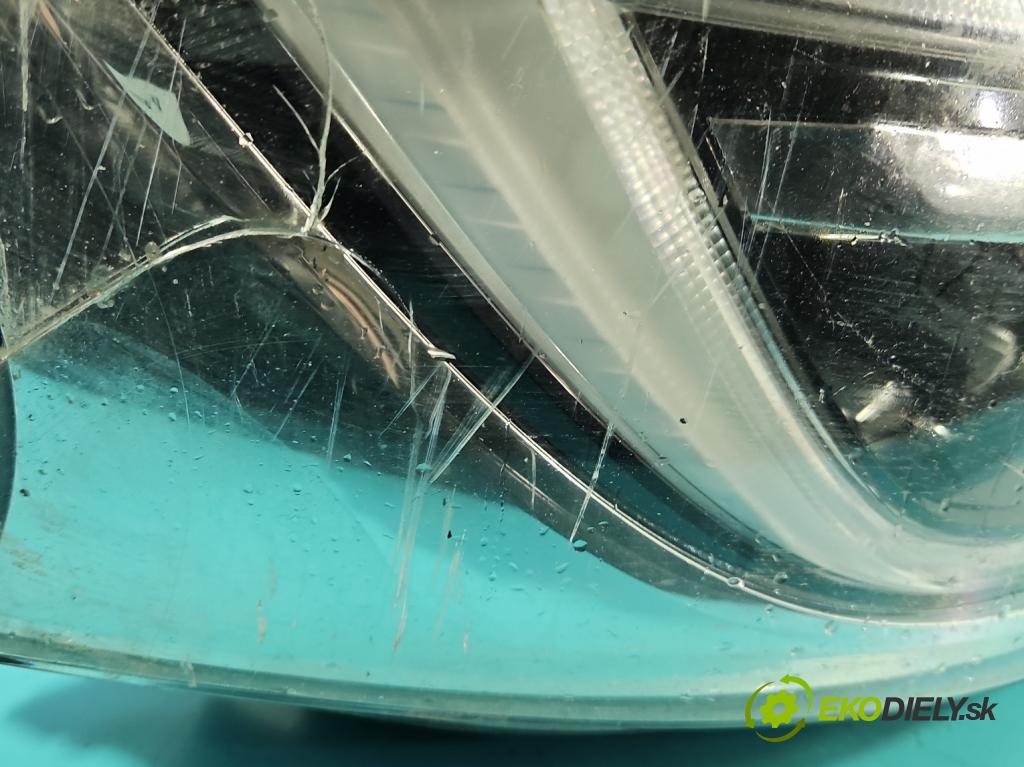 Renault Trafic III 2014 - 2.0 dci 120 HP manual 88 kW 1997 cm3 5- Reflektor: pravý 260109054R (Svetlo predné pravé)