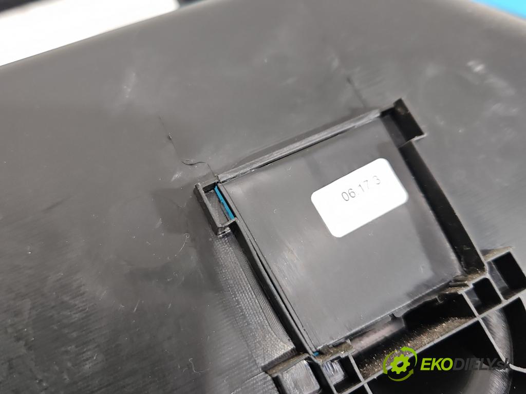 Suzuki Vitara II 2015- 1.6 16V 120 hp manual 88 kW 1586 cm3 5- Tapacír: kufra: levé 76276-61ML