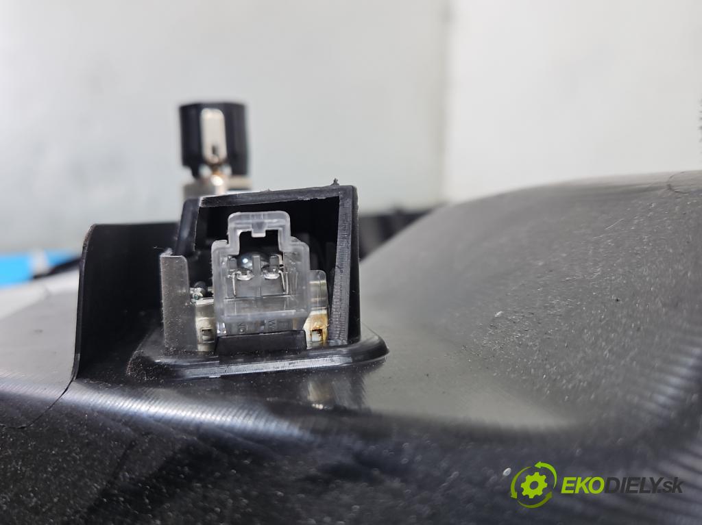 Suzuki Vitara II 2015- 1.6 16V 120 hp manual 88 kW 1586 cm3 5- Tapacír: kufra: pravé 76271-54