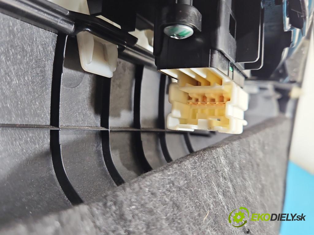 Suzuki Vitara II 2015- 1.6 16V 120 hp manual 88 kW 1586 cm3 5- Tapacír: dveře přední pravé 83079-54P50