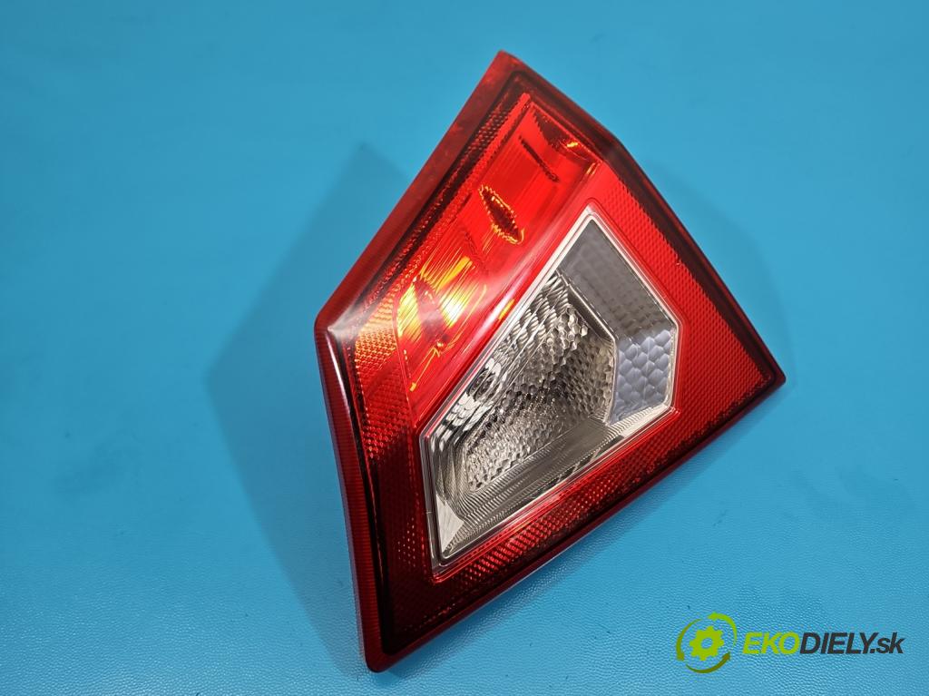 Suzuki Vitara II 2015- 1.6 16V 120 HP manual 88 kW 1586 cm3 5- svetlo / reflektor zadné pravé 132-18097 (Kľučka dverí ostatné)