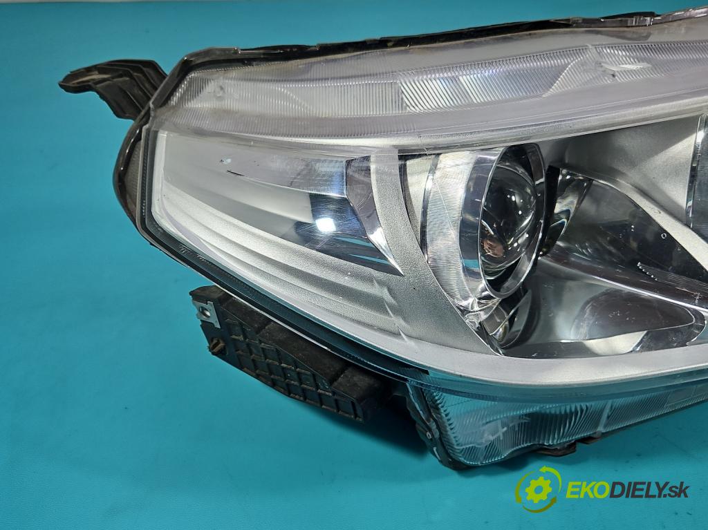 Suzuki Vitara II 2015- 1.6 16V 120 HP manual 88 kW 1586 cm3 5- Reflektor: pravý  (Svetlo predné pravé)