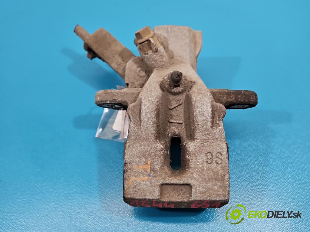 Suzuki Vitara II 2015- 1.6 16V 120 HP manual 88 kW 1586 cm3 5- brzdič zadné ľavý  (Kľučka dverí ostatné)