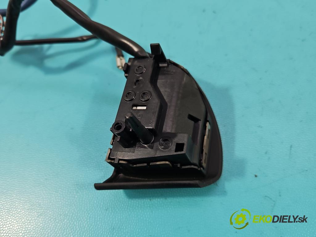 Suzuki Vitara II 2015- 1.6 16V 120 hp manual 88 kW 1586 cm3 5- Přepínač multifunkční: řízení:  (Páčky pod volantem)