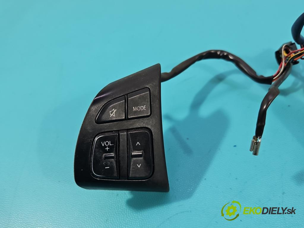 Suzuki Vitara II 2015- 1.6 16V 120 hp manual 88 kW 1586 cm3 5- Přepínač multifunkční: řízení:  (Páčky pod volantem)