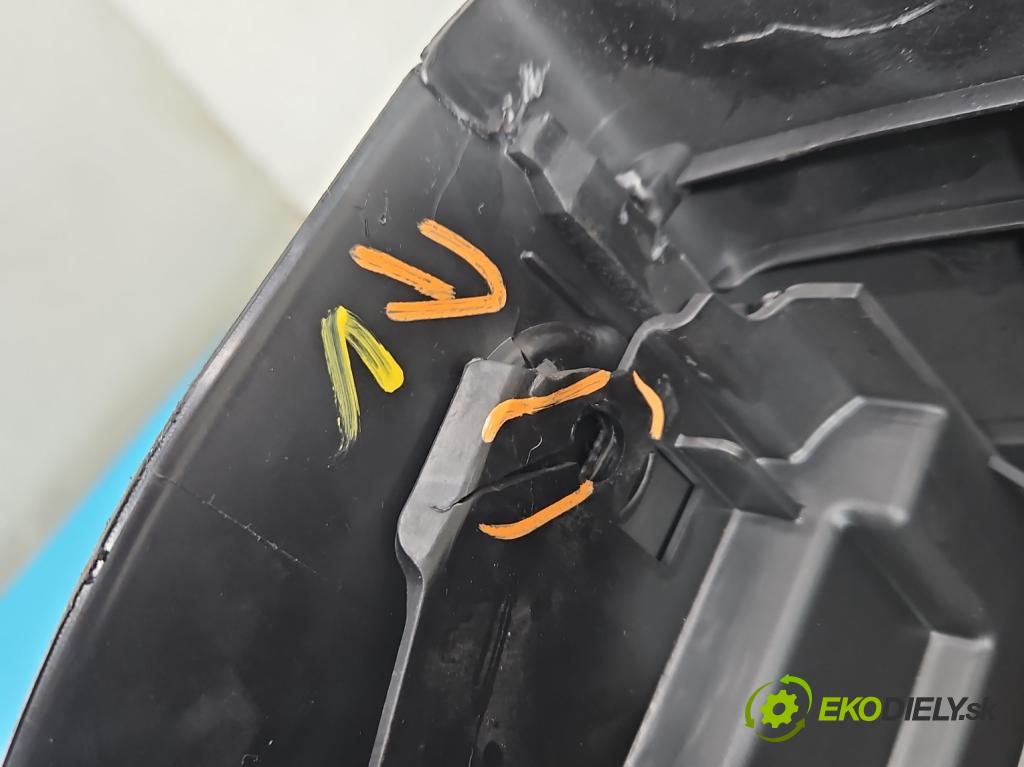 Suzuki Vitara II 2015- 1.6 16V 120 HP manual 88 kW 1586 cm3 5- operadlo 2380568 (Lakťová opierka)