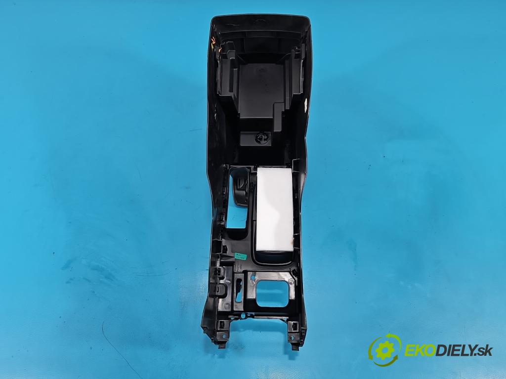 Suzuki Vitara II 2015- 1.6 16V 120 HP manual 88 kW 1586 cm3 5- operadlo 2380568 (Lakťová opierka)