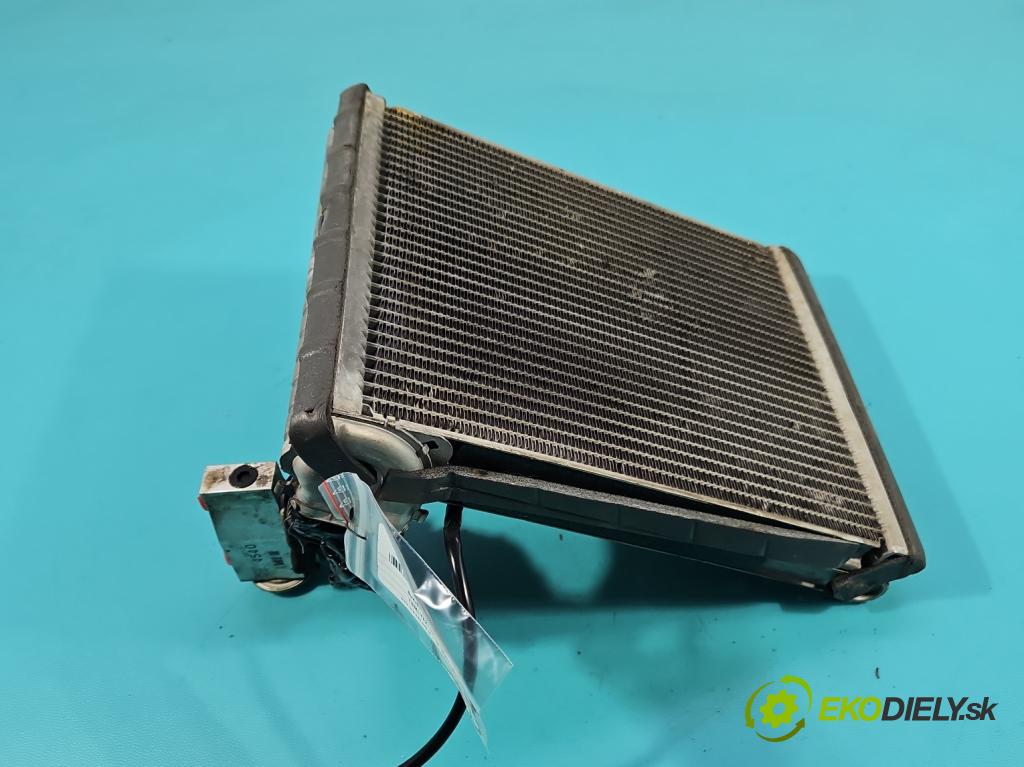 Suzuki Vitara II 2015- 1.6 16V 120 hp manual 88 kW 1586 cm3 5- radiátor 7500-4540 (Radiátor topení)