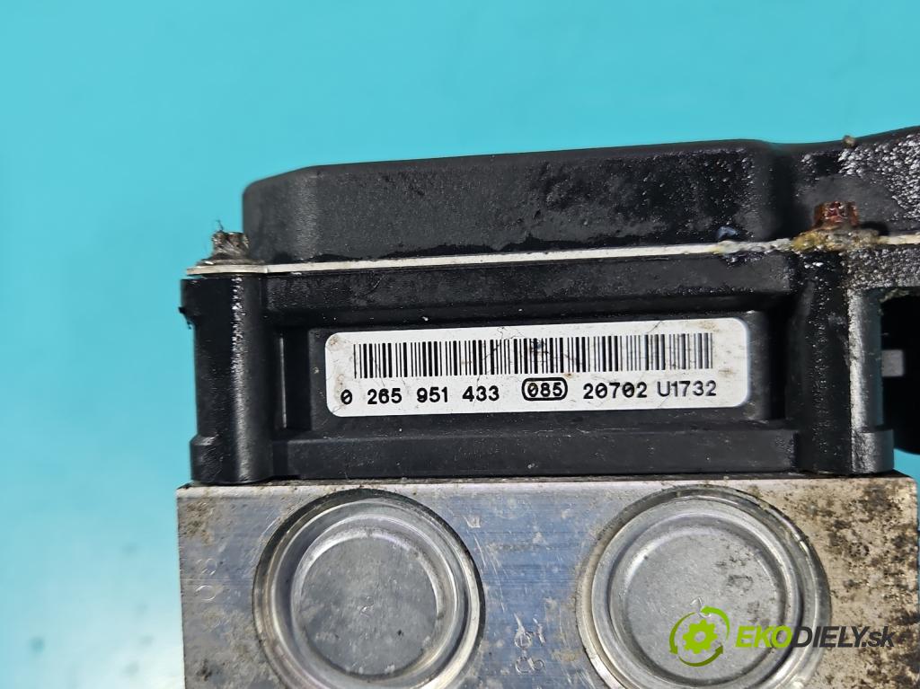 Peugeot 5008 I 2009-2017 1.6 hdi 111KM manual 82 kW 1560 cm3 5- čerpadlo abs 0265951433 (Pumpa ABS)