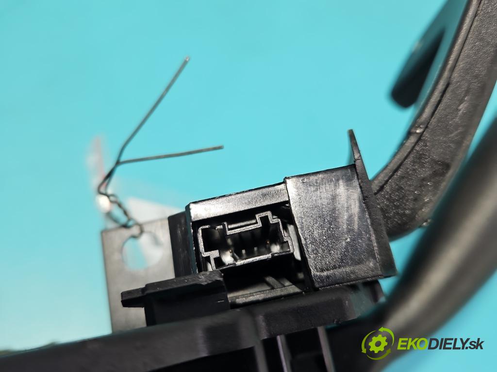 Citroen C5 II 2008-2017 1.6 hdi 114 HP automatic 84 kW 1560 cm3 4- prepínač komplex: 96591774XT (Prepínacie páčky pod volantom)