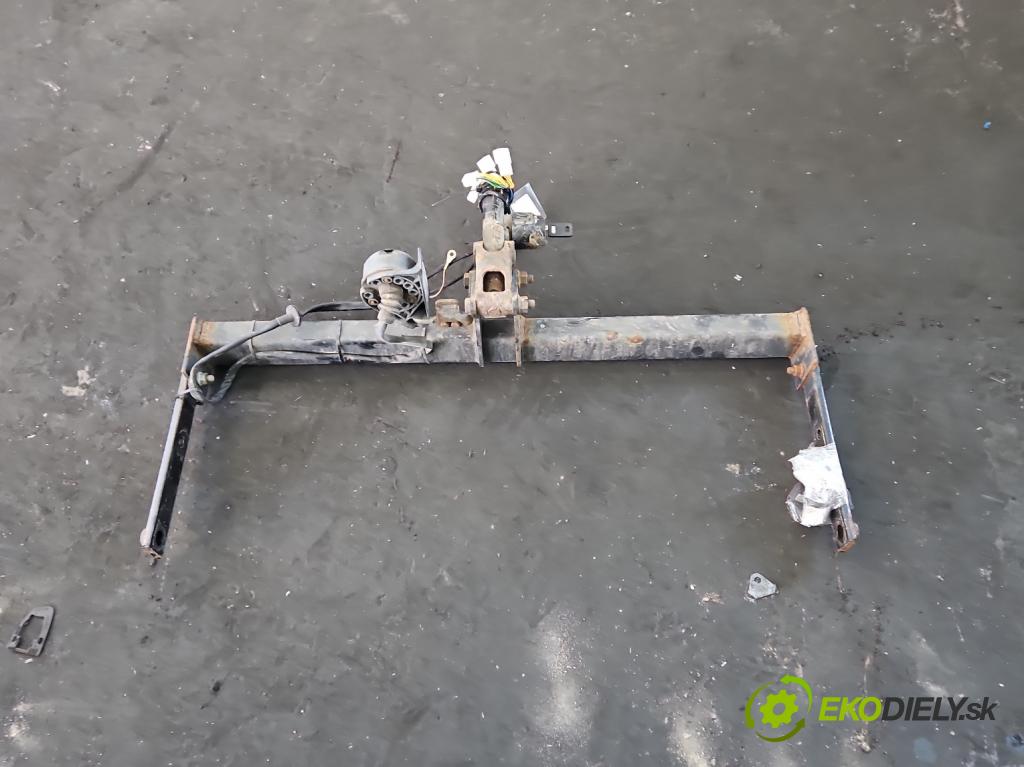 Toyota Aygo II 2014-2022 1.0 vvti 72 hp manual 53 kW 998 cm3 5- oko tažné  (Tažné zařízení)