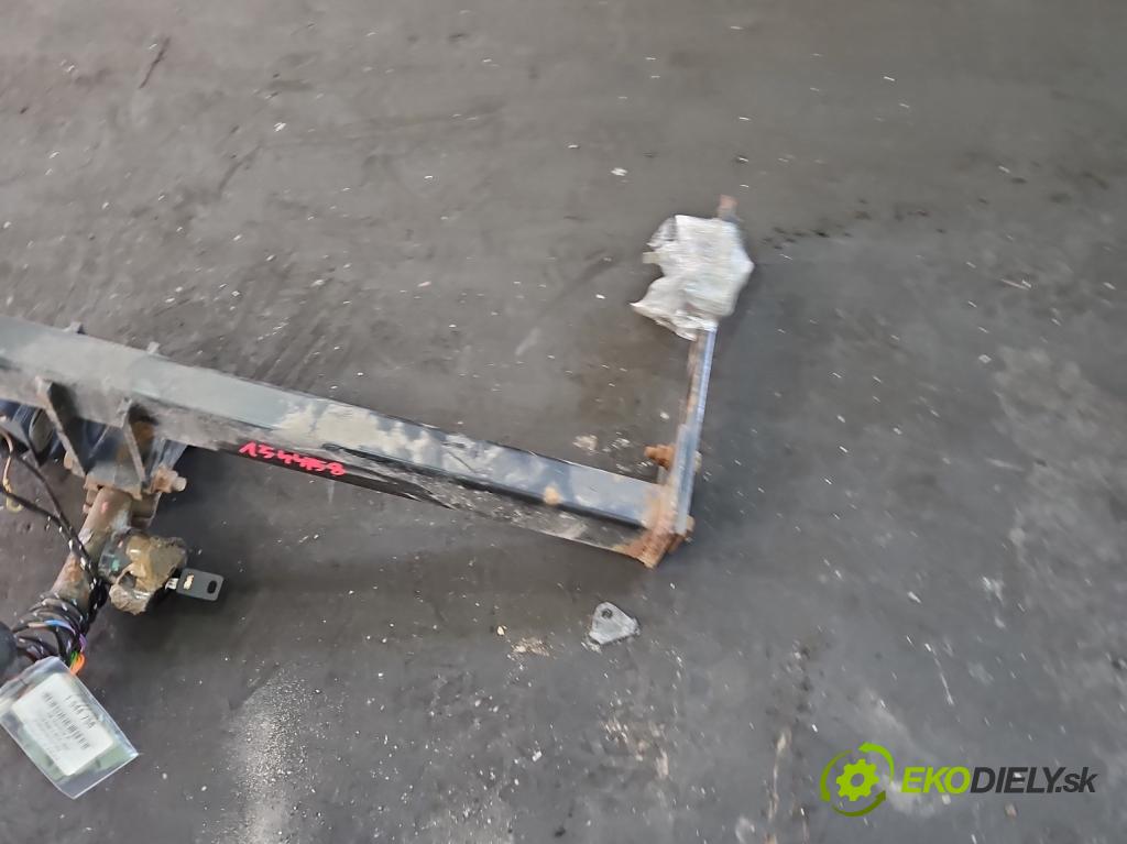 Toyota Aygo II 2014-2022 1.0 vvti 72 hp manual 53 kW 998 cm3 5- oko tažné  (Tažné zařízení)