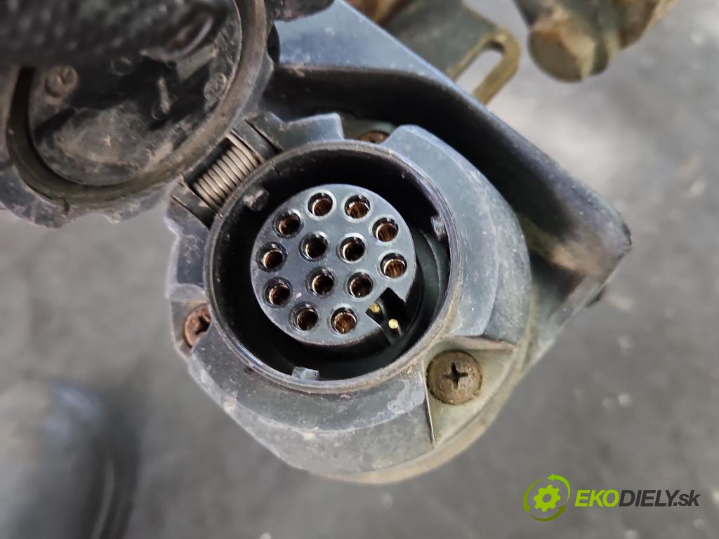 Toyota Aygo II 2014-2022 1.0 vvti 72 hp manual 53 kW 998 cm3 5- oko tažné  (Tažné zařízení)