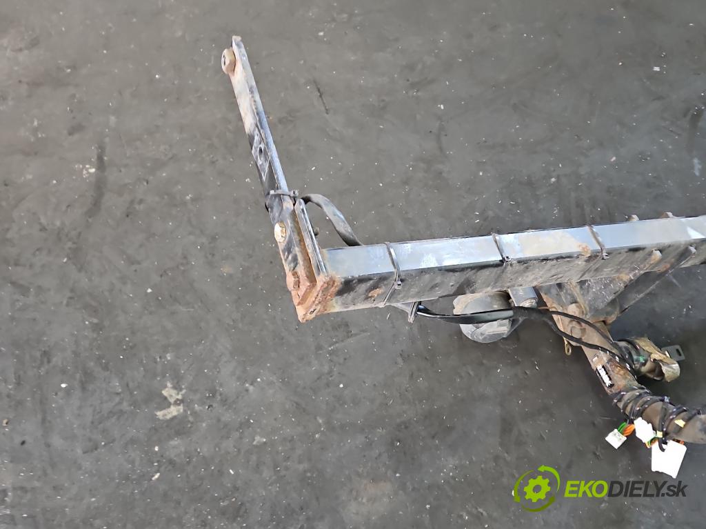 Toyota Aygo II 2014-2022 1.0 vvti 72 hp manual 53 kW 998 cm3 5- oko tažné  (Tažné zařízení)