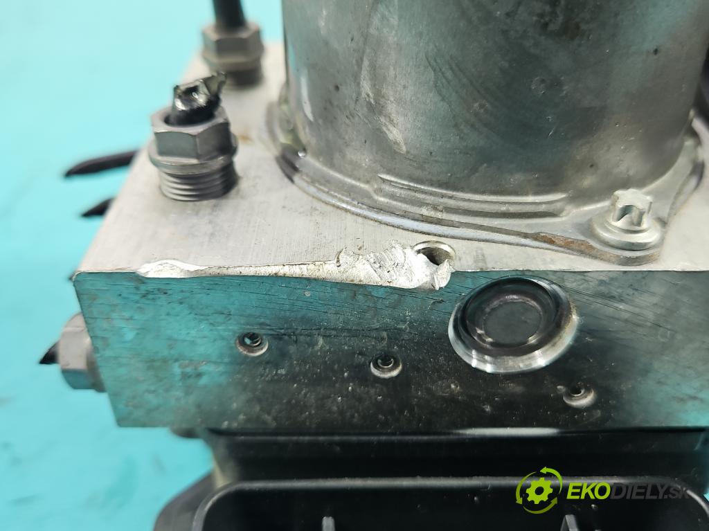 Skoda Kamiq 1.0 TSI 110 hp automatic 81 kW 999 cm3 5- čerpadlo abs 2Q0614517AP (Pumpa ABS)