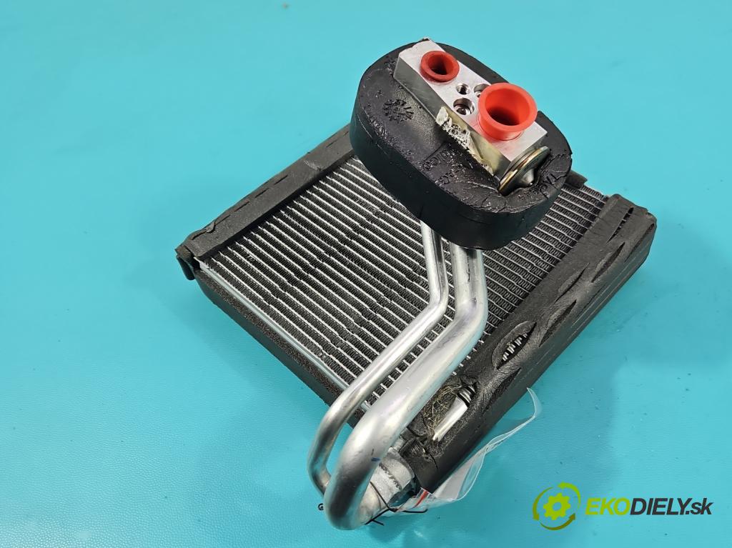 Skoda Kamiq 1.0 TSI 110 hp automatic 81 kW 999 cm3 5- radiátor 2Q1816103A (Radiátor topení)