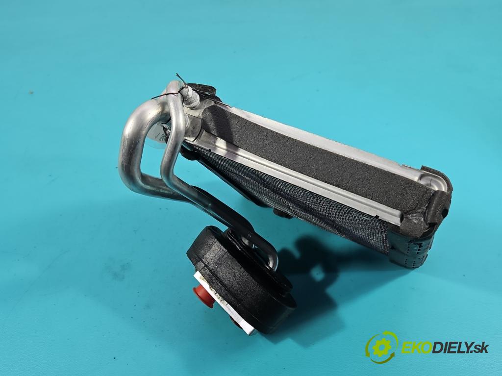 Skoda Kamiq 1.0 TSI 110 hp automatic 81 kW 999 cm3 5- radiátor 2Q1816103A (Radiátor topení)