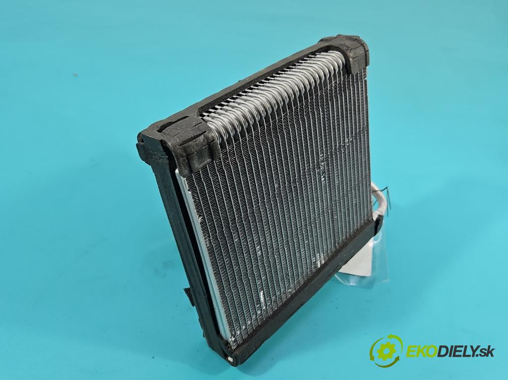 Skoda Kamiq 1.0 TSI 110 hp automatic 81 kW 999 cm3 5- radiátor 2Q1816103A (Radiátor topení)