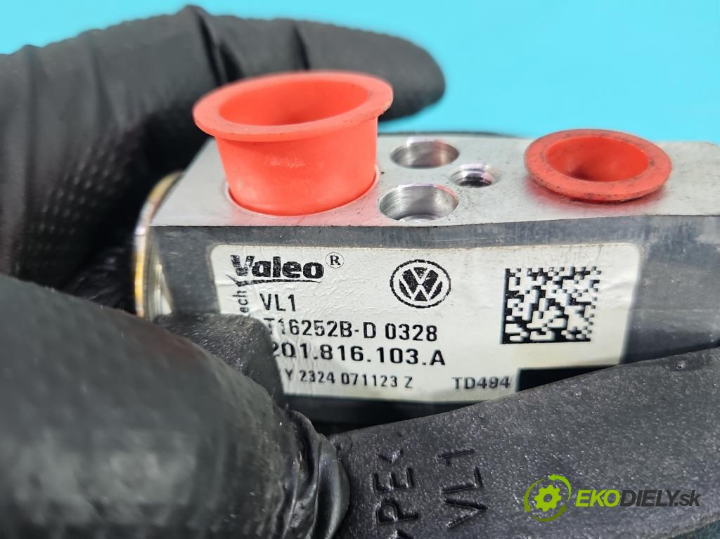 Skoda Kamiq 1.0 TSI 110 hp automatic 81 kW 999 cm3 5- radiátor 2Q1816103A (Radiátor topení)