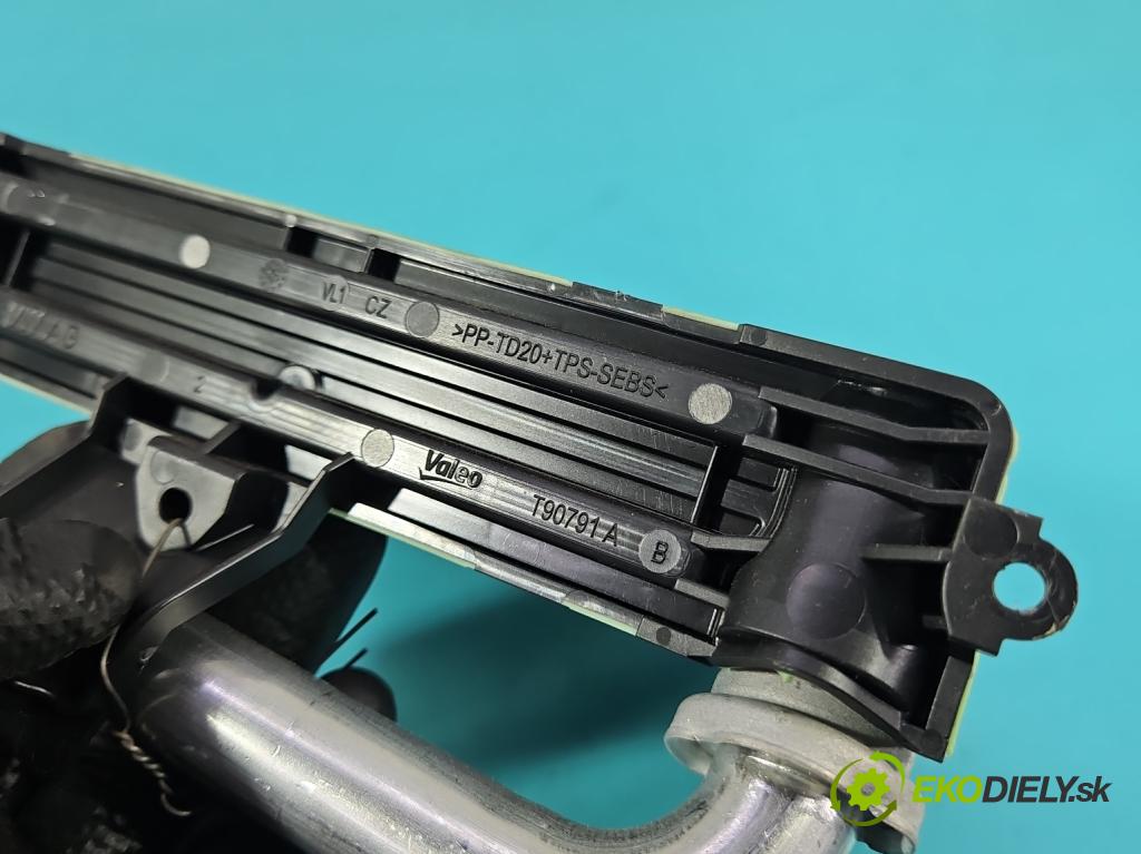 Skoda Kamiq 1.0 TSI 110 hp automatic 81 kW 999 cm3 5- radiátor 2Q1819031 (Radiátor topení)