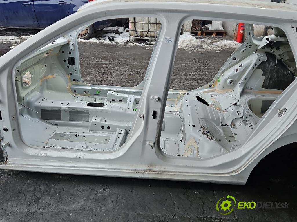 Skoda Kamiq 1.0 TSI 110 HP automatic 81 kW 999 cm3 5- Práh: ľavý  (Karoséria ostatné)