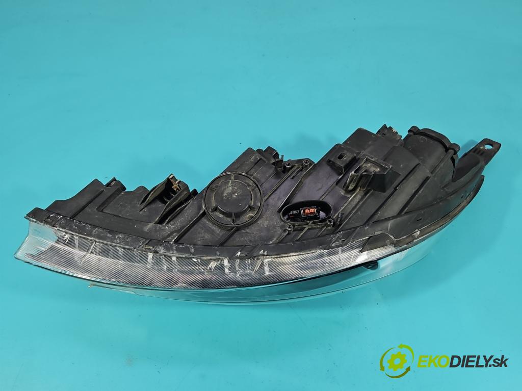 Kia Sportage III 2010-2015 2.0 crdi 184hp automatic 135 kW 1995 cm3 5- Reflektor: pravý 92102-3WXXX (Svetlo predné pravé)