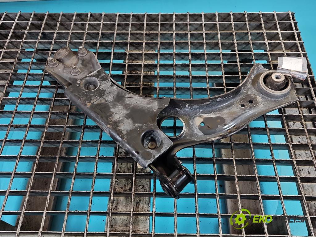 Skoda Kamiq 1.0 TSI 110 hp automatic 81 kW 999 cm3 5- přední levý  (Klika dveří ostatní)