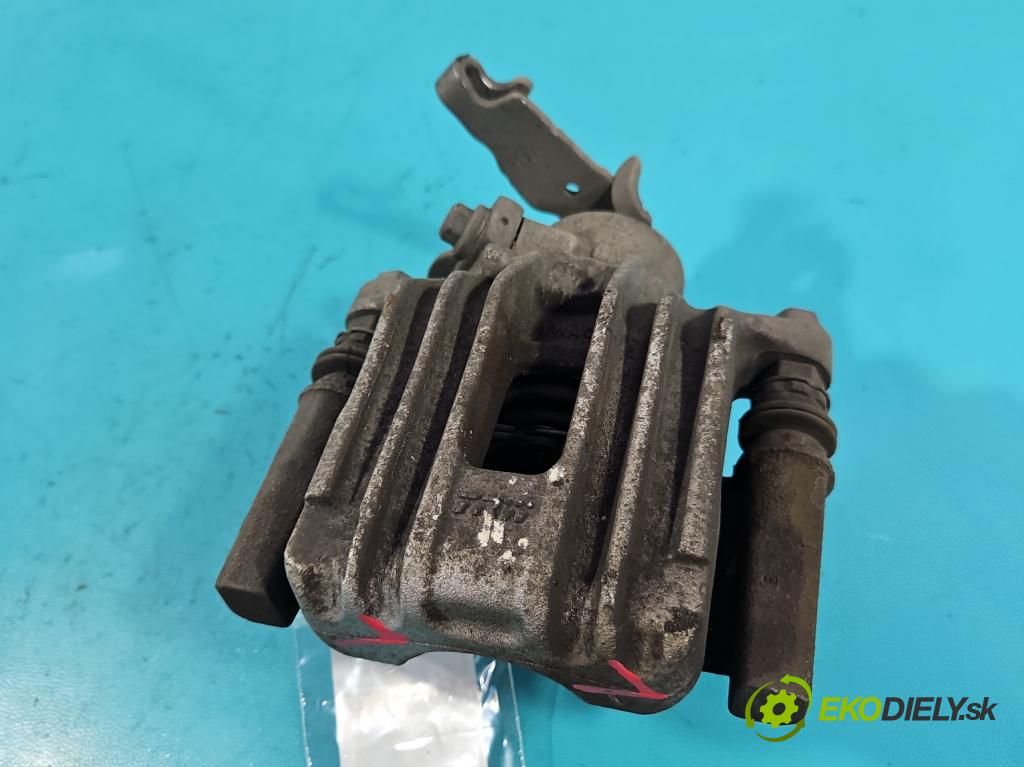 Skoda Kamiq 1.0 TSI 110 hp automatic 81 kW 999 cm3 5- brzdič zadní levý  (Klika dveří ostatní)