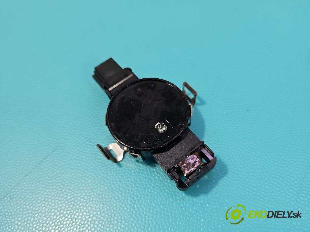 Skoda Kamiq 1.0 TSI 110 HP automatic 81 kW 999 cm3 5- snímač déšť: 81A907658 (Snímač dažďa)