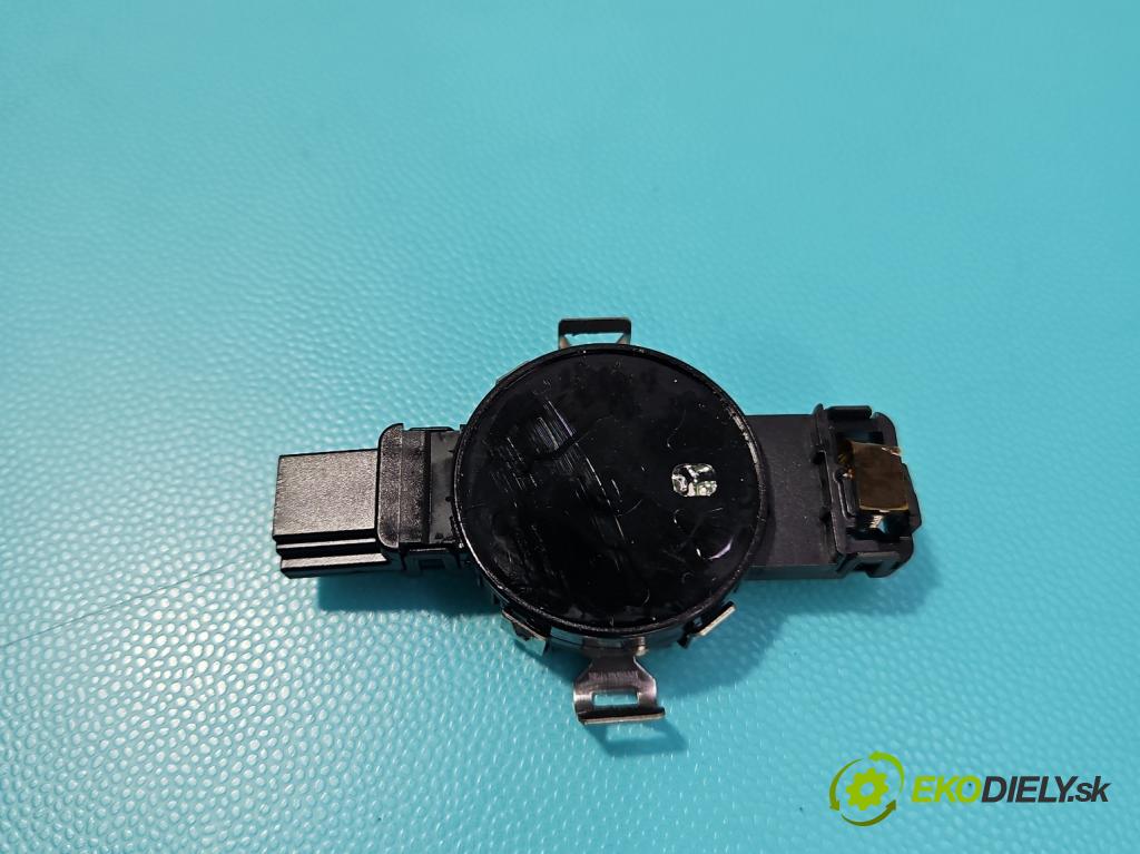 Skoda Kamiq 1.0 TSI 110 HP automatic 81 kW 999 cm3 5- snímač déšť: 81A907658 (Snímač dažďa)