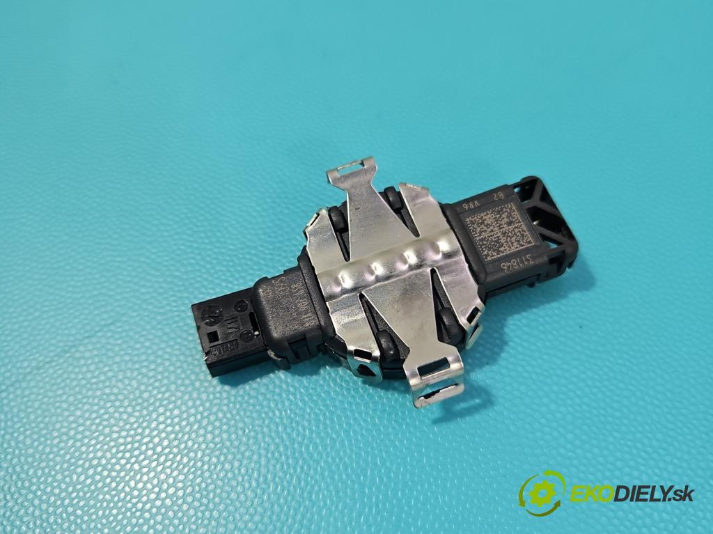 Skoda Kamiq 1.0 TSI 110 HP automatic 81 kW 999 cm3 5- snímač déšť: 81A907658 (Snímač dažďa)