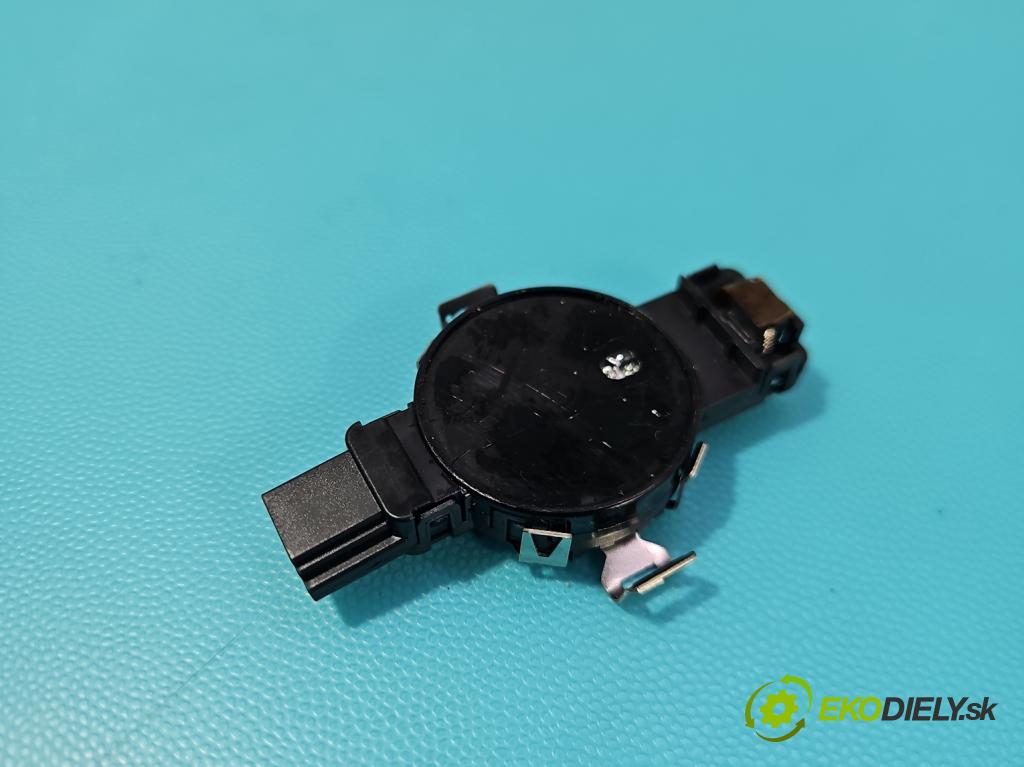 Skoda Kamiq 1.0 TSI 110 HP automatic 81 kW 999 cm3 5- snímač déšť: 81A907658 (Snímač dažďa)