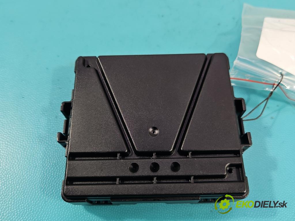 Skoda Kamiq 1.0 TSI 110 HP automatic 81 kW 999 cm3 5- riadiaca jednotka ostatné 3Q0907530AR