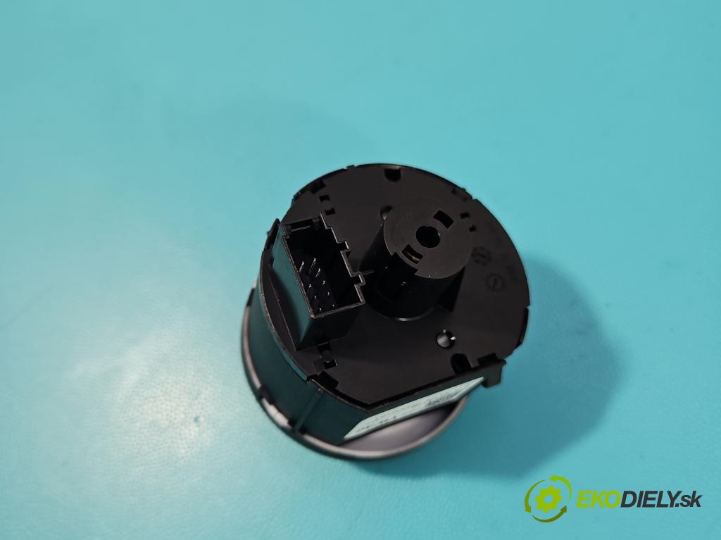 Skoda Kamiq 1.0 TSI 110 HP automatic 81 kW 999 cm3 5- prepínač světla: na doska: 565941431B